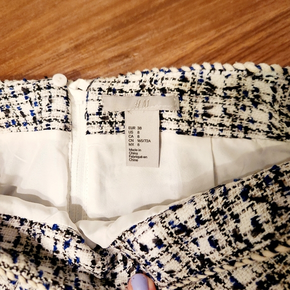 H & M Modern Plaid Mini Skirt - Picture 6 of 6